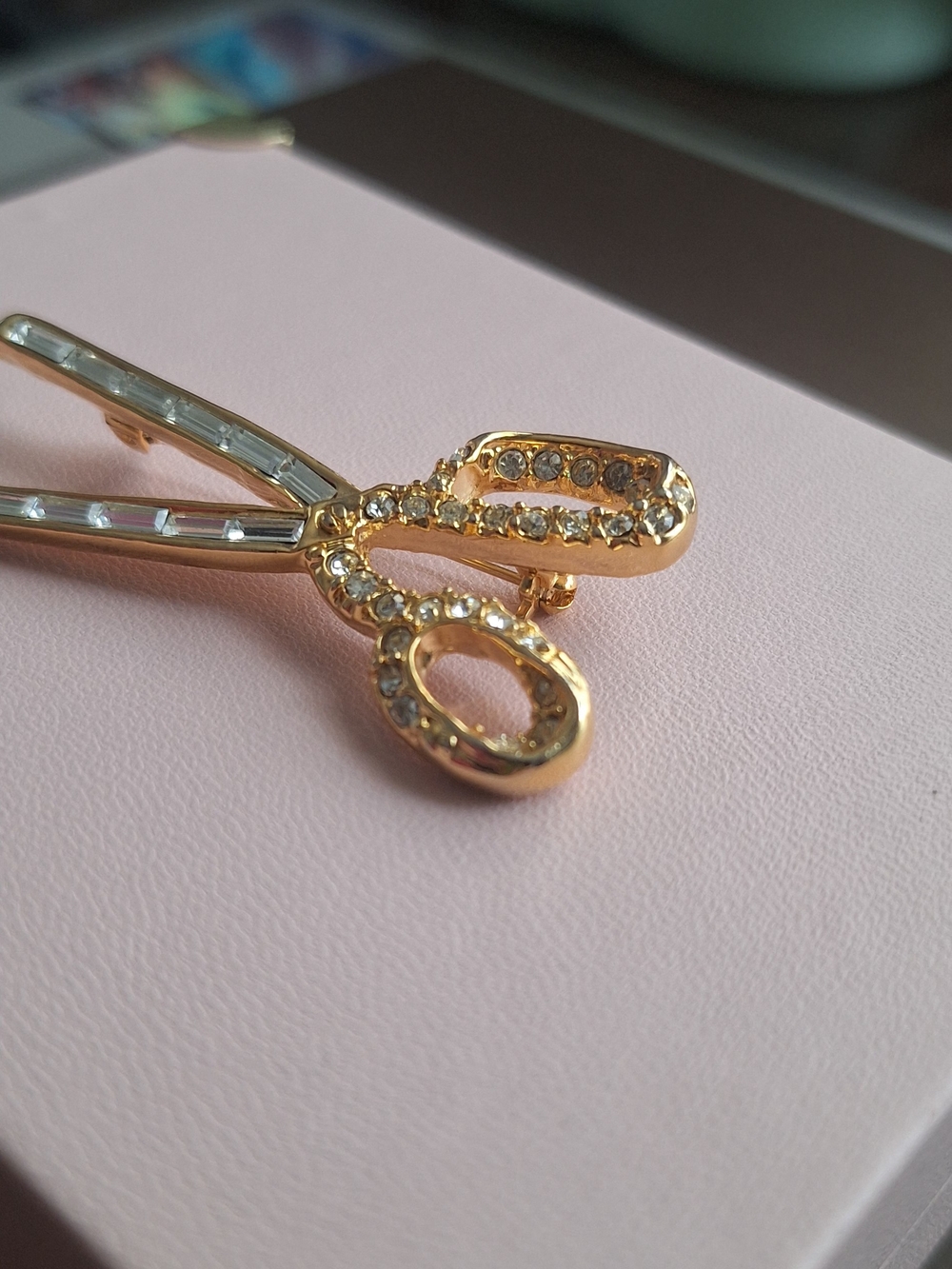 2" Vintage Gold Scissor Brooch with Clear Rhinestones Round Baguette - Picture 4 of 10